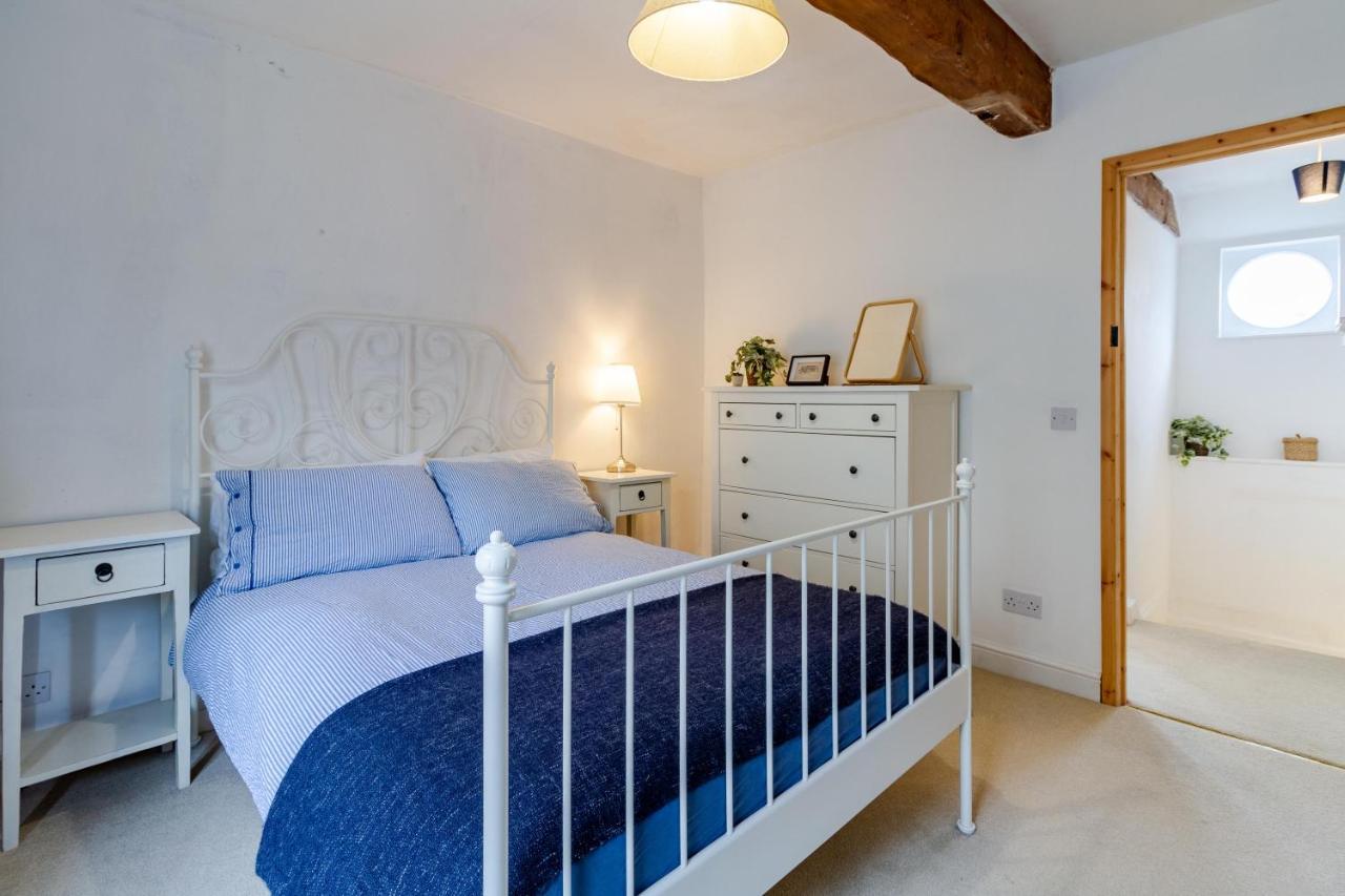 The Shoe Box Cottage With Allocated Parking Malmesbury Kültér fotó